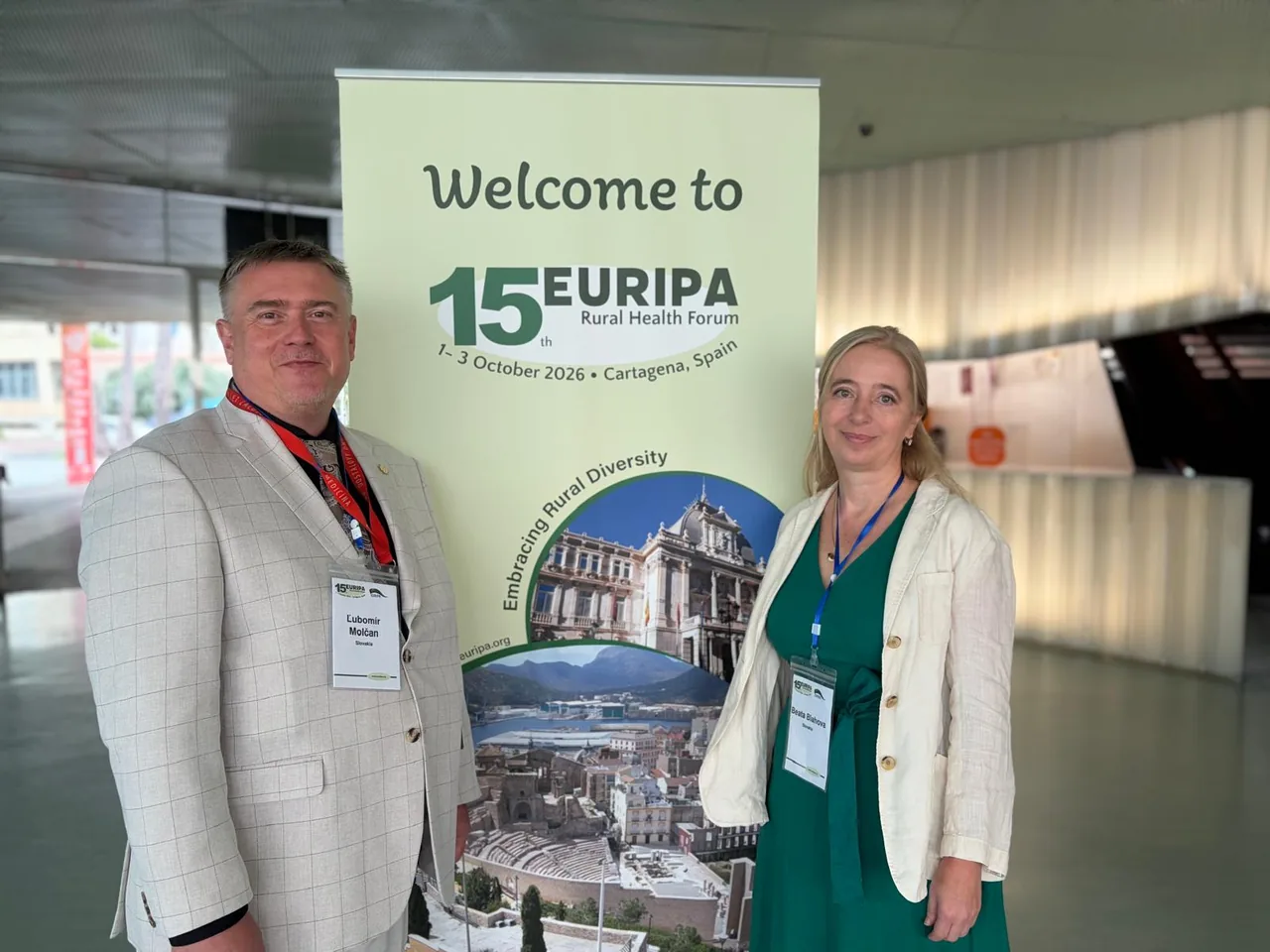 MUDr. Ľubomír Molčan pri roll-upe 15. EURIPA Rural Health Forum v Cartagene
